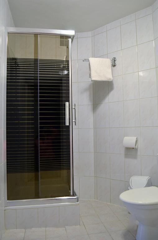 Dw Jontek Hotel Щирк Екстериор снимка