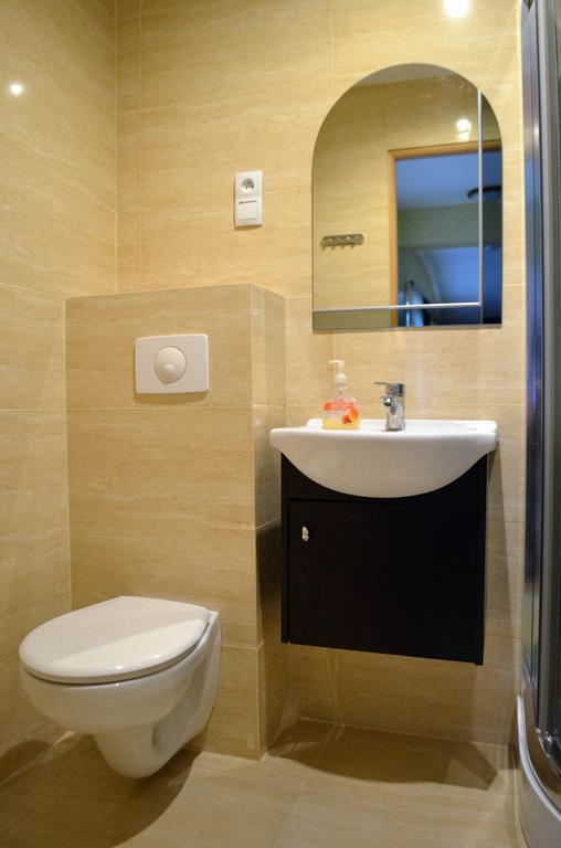 Dw Jontek Hotel Щирк Екстериор снимка