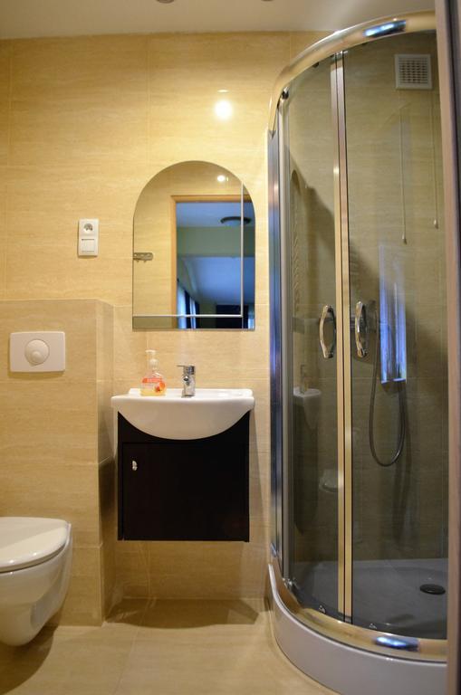 Dw Jontek Hotel Щирк Екстериор снимка