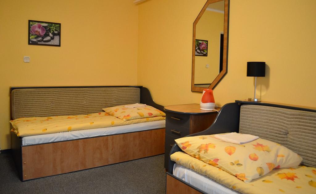 Dw Jontek Hotel Щирк Стая снимка