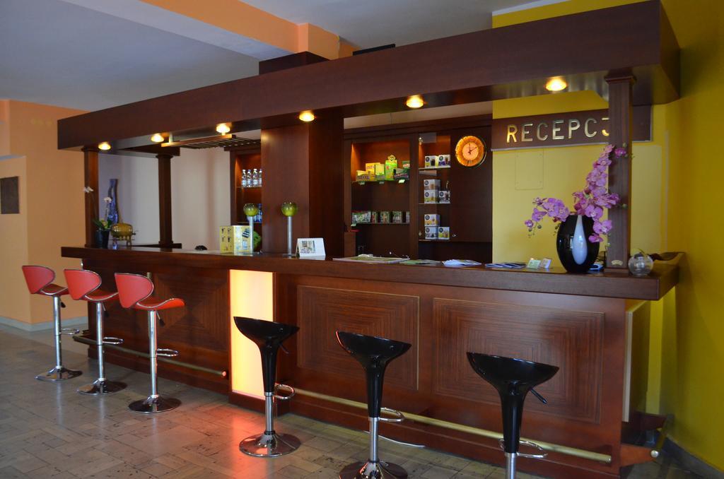 Dw Jontek Hotel Щирк Екстериор снимка