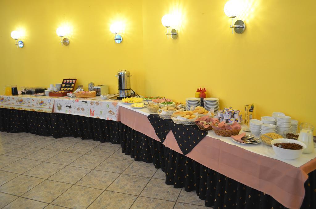 Dw Jontek Hotel Щирк Екстериор снимка