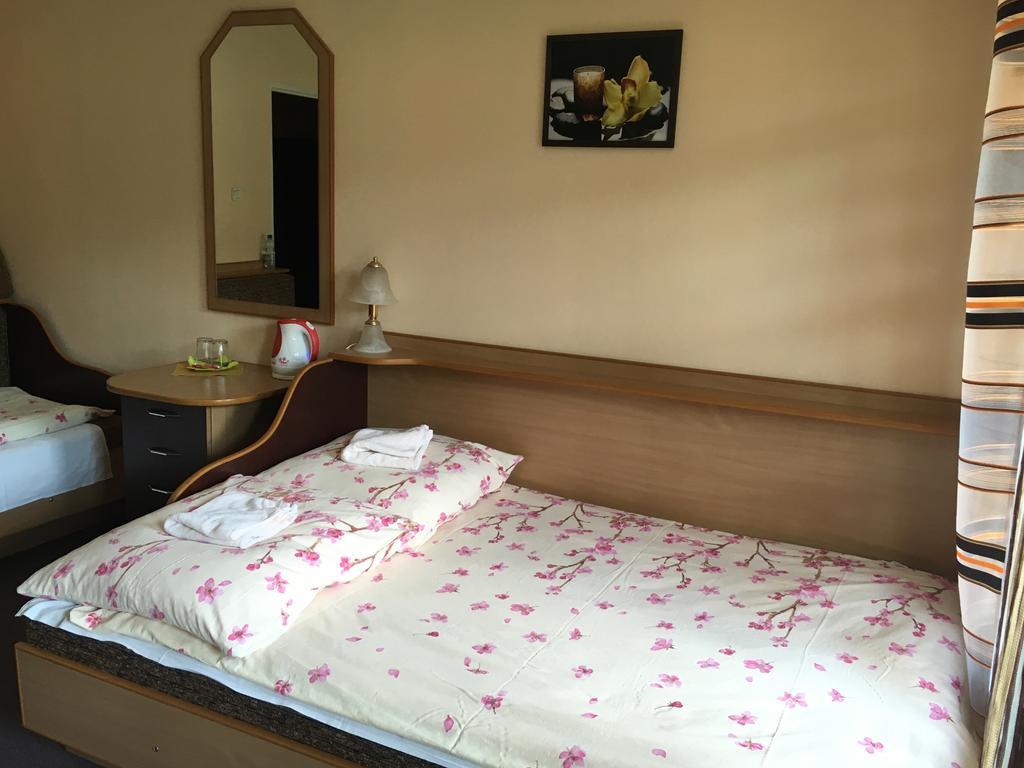 Dw Jontek Hotel Щирк Екстериор снимка