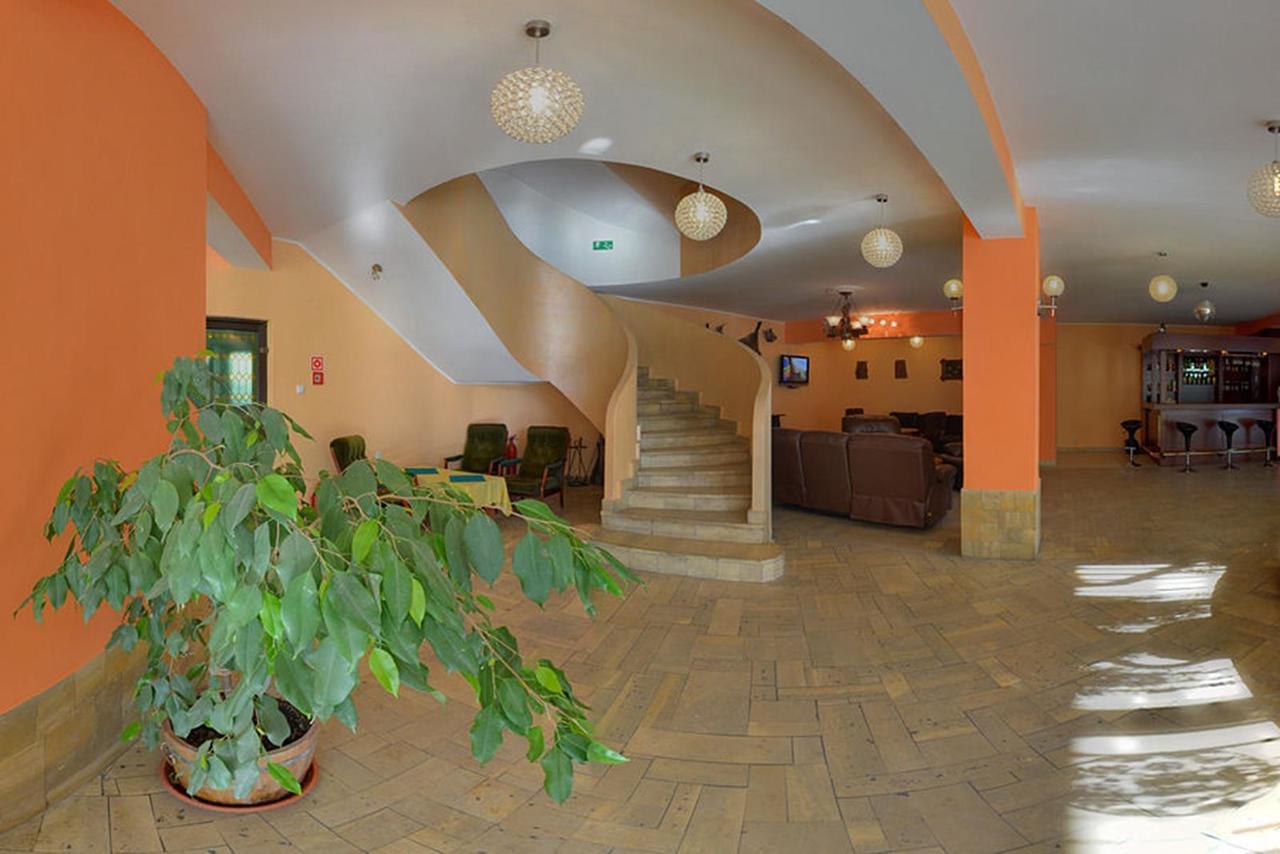 Dw Jontek Hotel Щирк Екстериор снимка